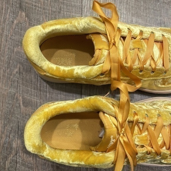 Nike Air Yellow crushed velvet Air Force 1 sneakers size kids 4.5 /women’s 6.5 - Picture 6 of 11